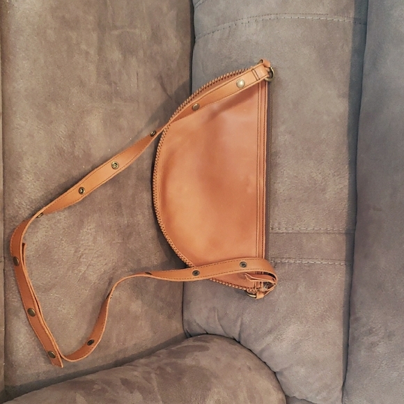 Chic Tan Leather Crossbody Bag - Picture 2 of 8